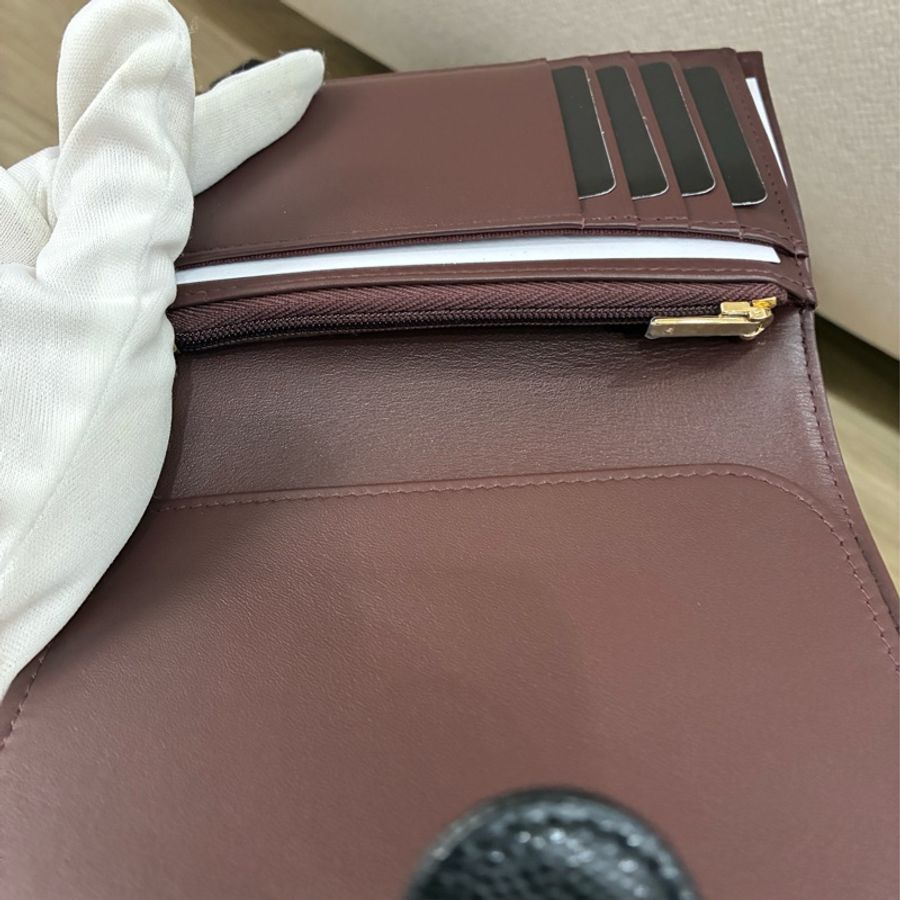 Chanel 經典黑金荔枝牛皮護照夾-4