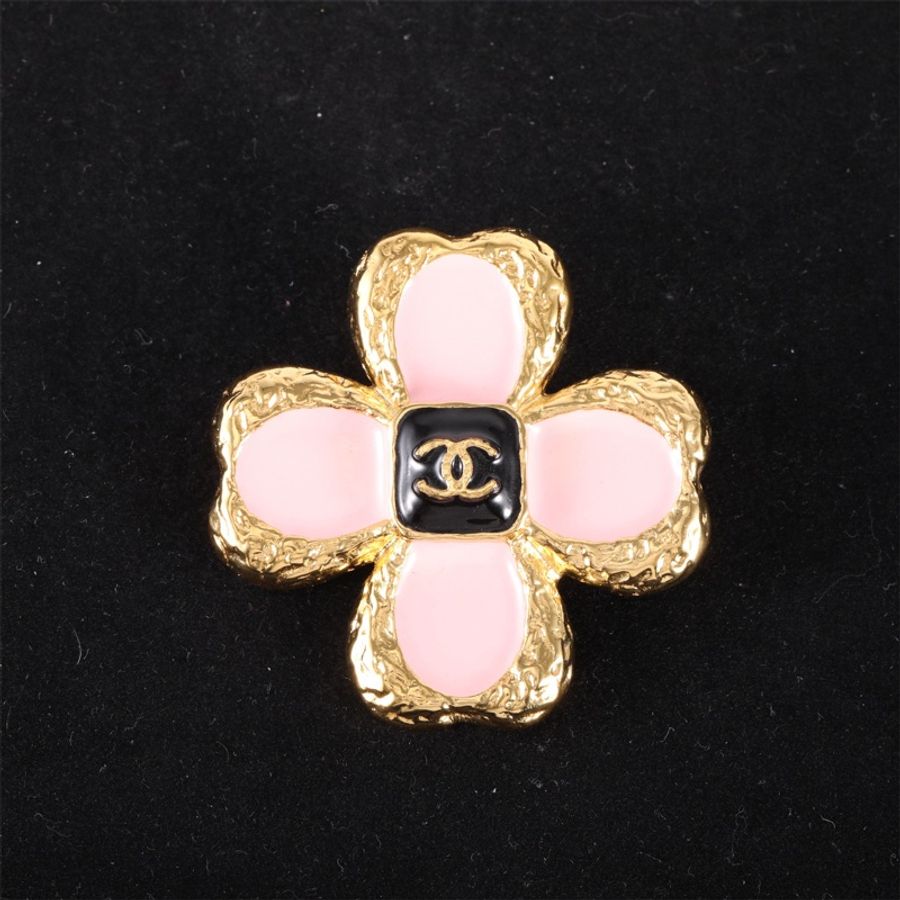CHANEL(香奈兒) 合金 粉色琺瑯四葉草胸針-0