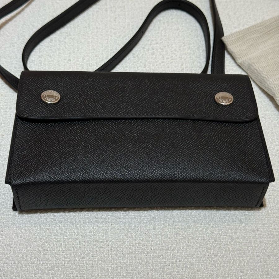 解放雙手小包HERMES Snap Wallet黑色全皮銀扣斜背包-1