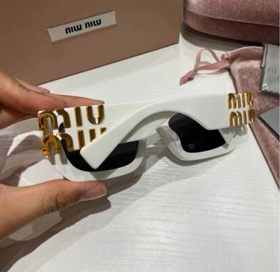 Miumiu mu09ws 經典白色墨鏡 全新全配-6