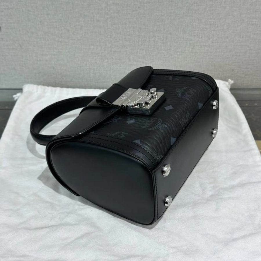 MCM 黑銀TracySatchel手提肩背斜背包 18*14*10 全新閒置配件塵袋-2