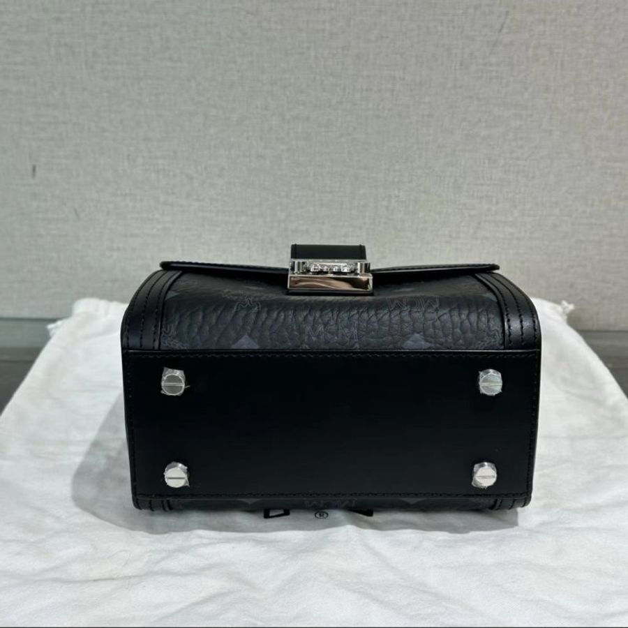 MCM 黑銀TracySatchel手提肩背斜背包 18*14*10 全新閒置配件塵袋-3