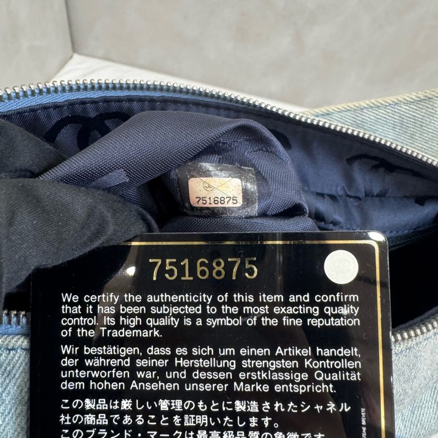 Chanel 牛仔肩包-19