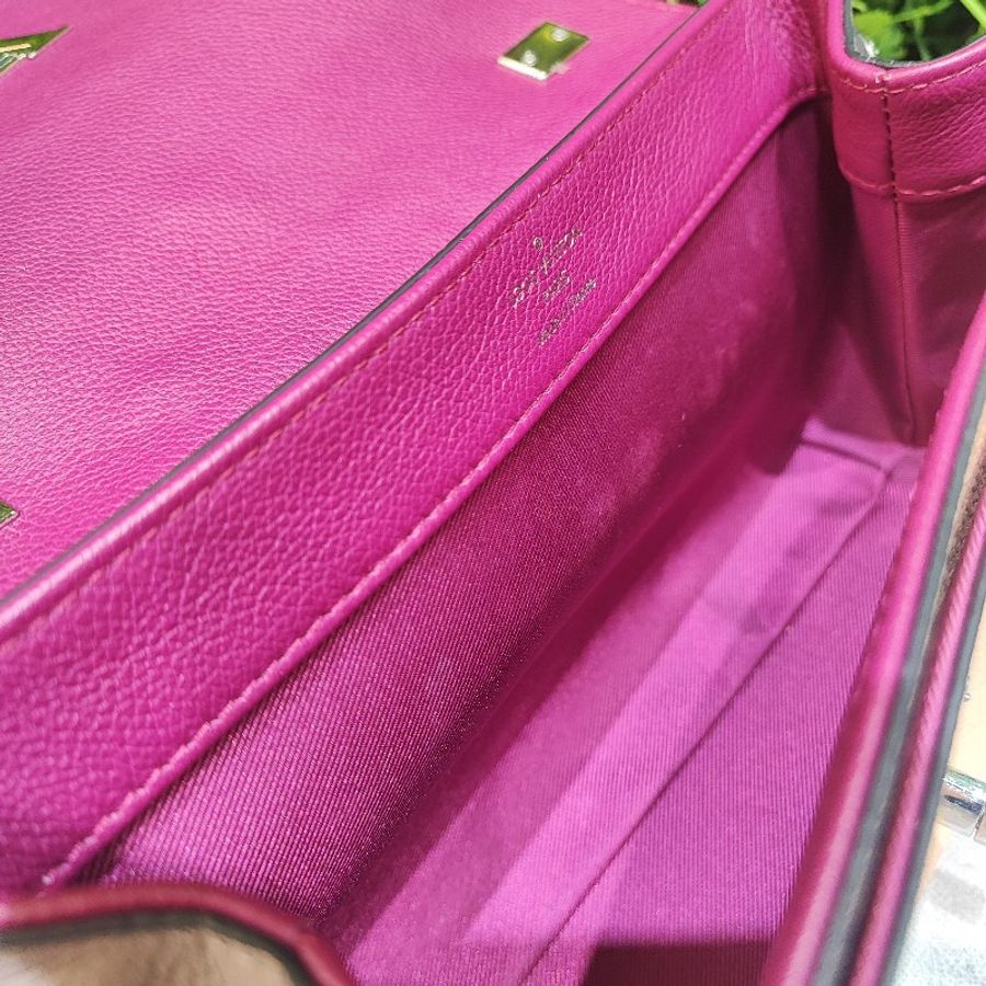 Louis Vuitton Lockme ll BB-22