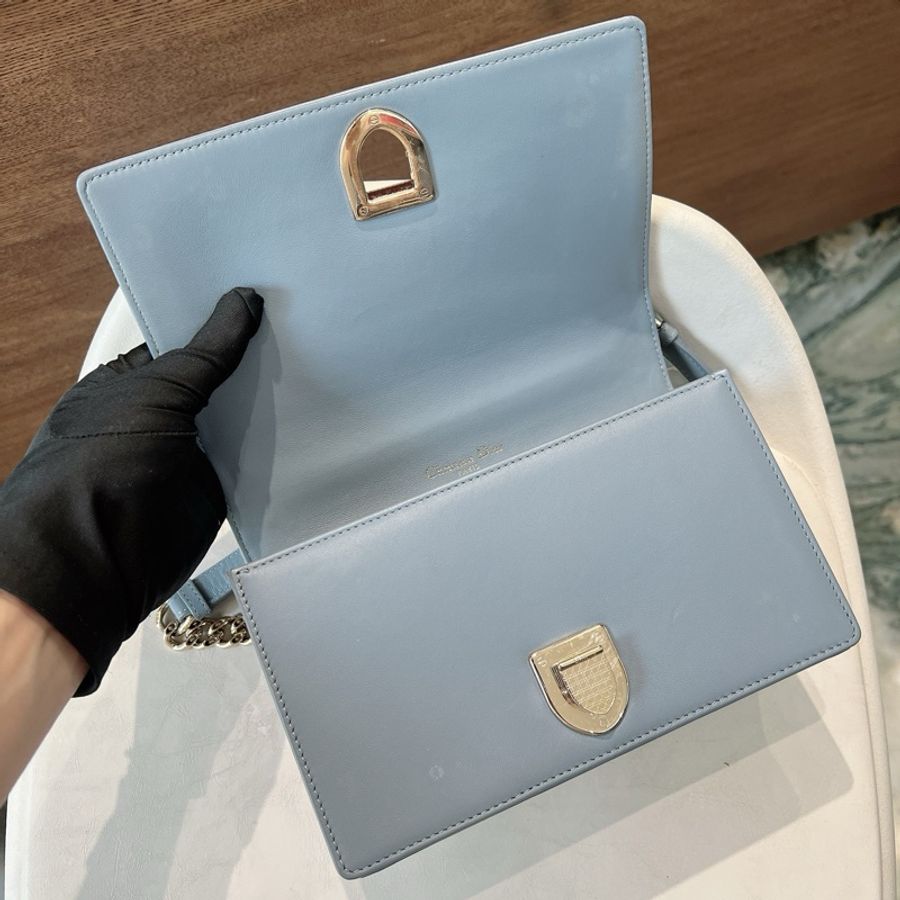 Dior 盾牌小號牛皮包 淡藍色-6