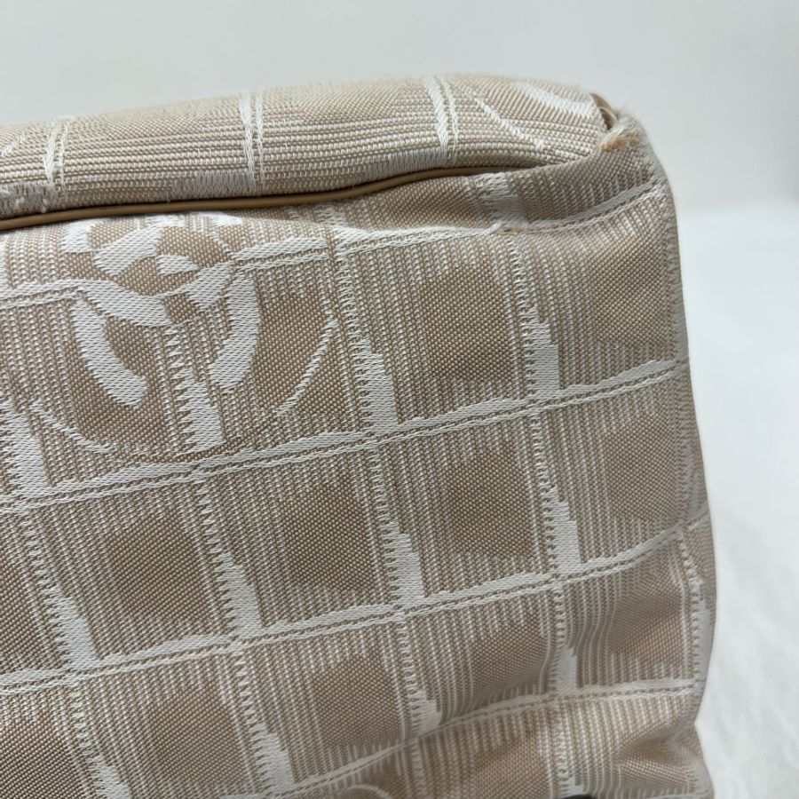 Chanel 奶茶色香奈兒冰格托特包-11