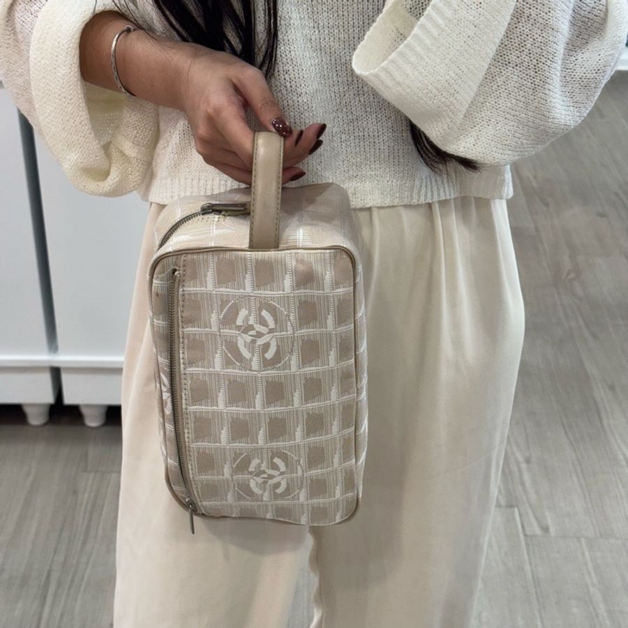CHANEL 冰磚奶茶皮革手提化妝包-22