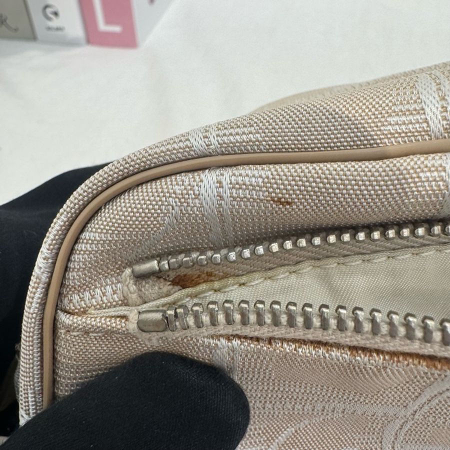 CHANEL 冰磚奶茶皮革手提化妝包-23