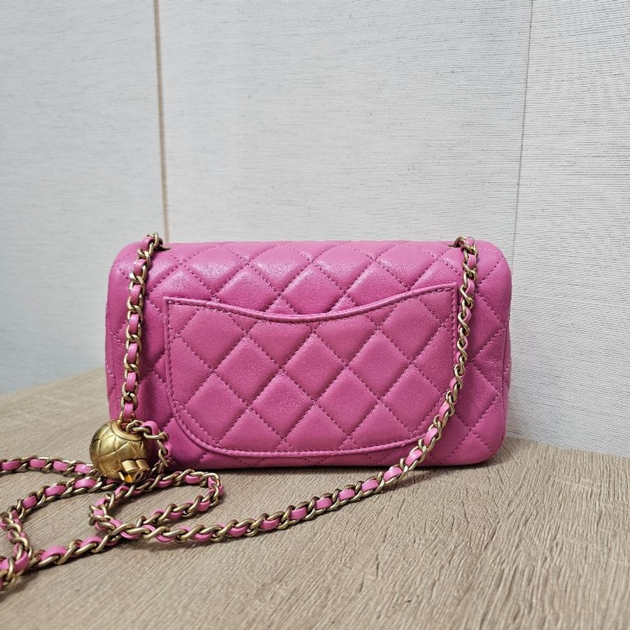 Chanel 芭比粉霧金釦金球Mini CF20斜背包-1