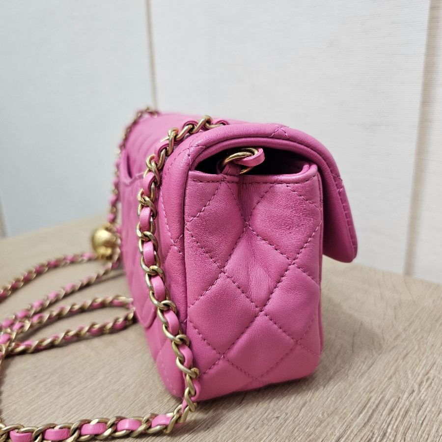 Chanel 芭比粉霧金釦金球Mini CF20斜背包-2