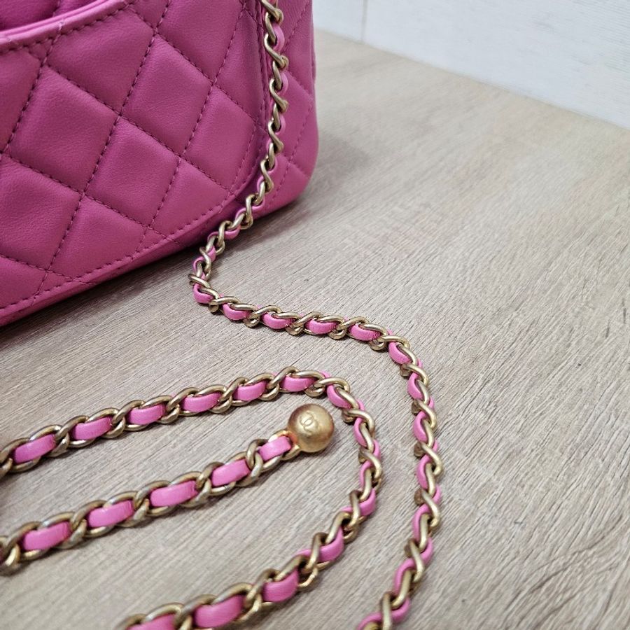 Chanel 芭比粉霧金釦金球Mini CF20斜背包-17