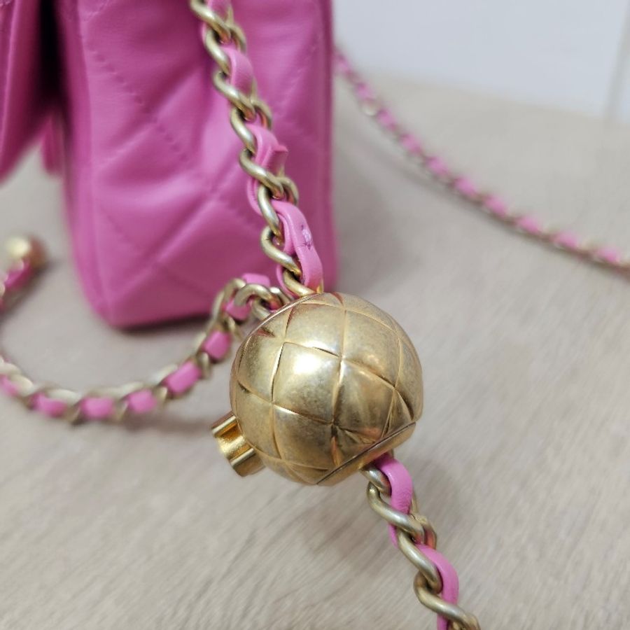Chanel 芭比粉霧金釦金球Mini CF20斜背包-25