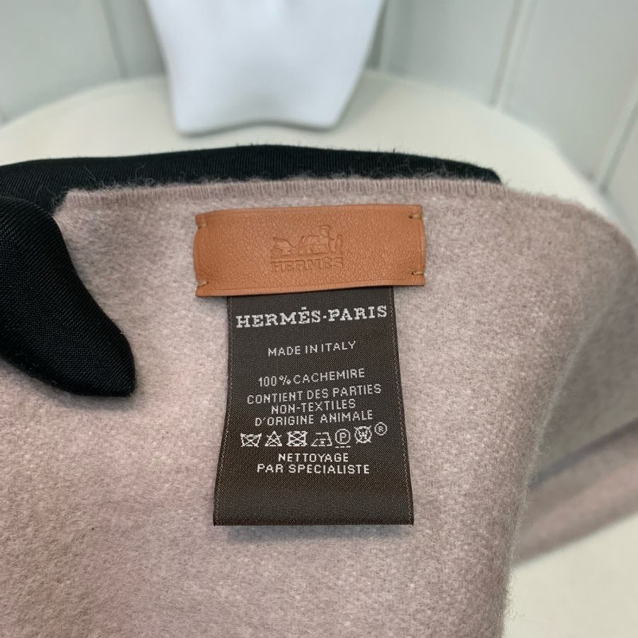 Hermes 羊絨 Cachmire 灰色拼白色圍巾 O634-9
