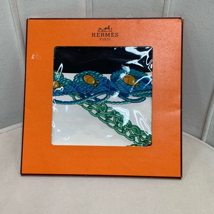 Hermes 罕有騎士絲巾 黑邊 90*90 O716-0