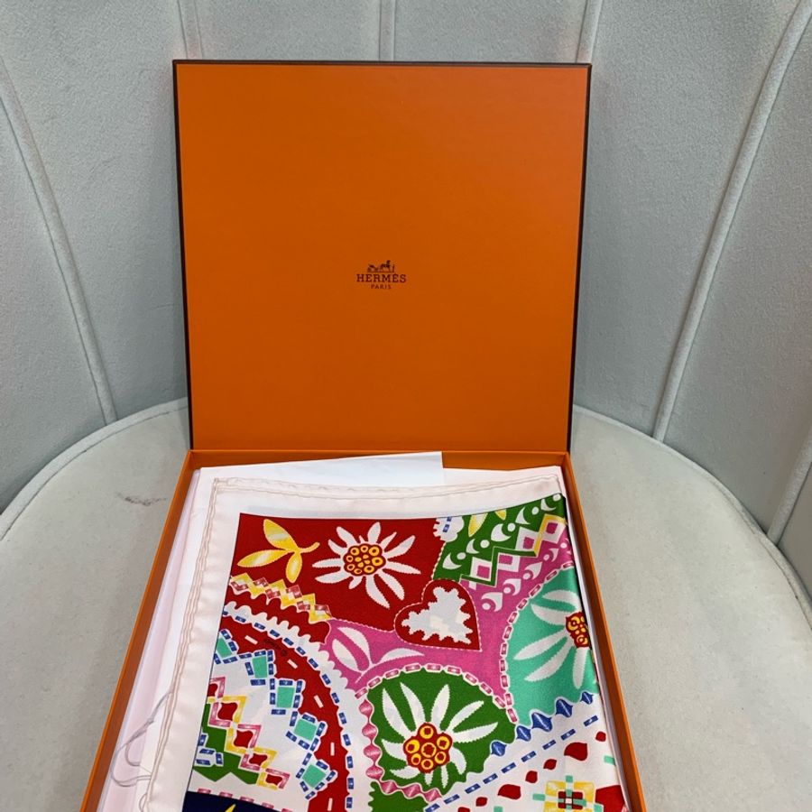 Hermes 花卉藍色+粉紅色幾何合拼絲巾 XA386-0