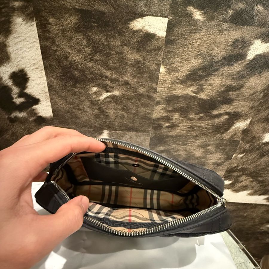 💎BURBERRY Lola絎縫皮革鏈帶拉鍊相機包-3