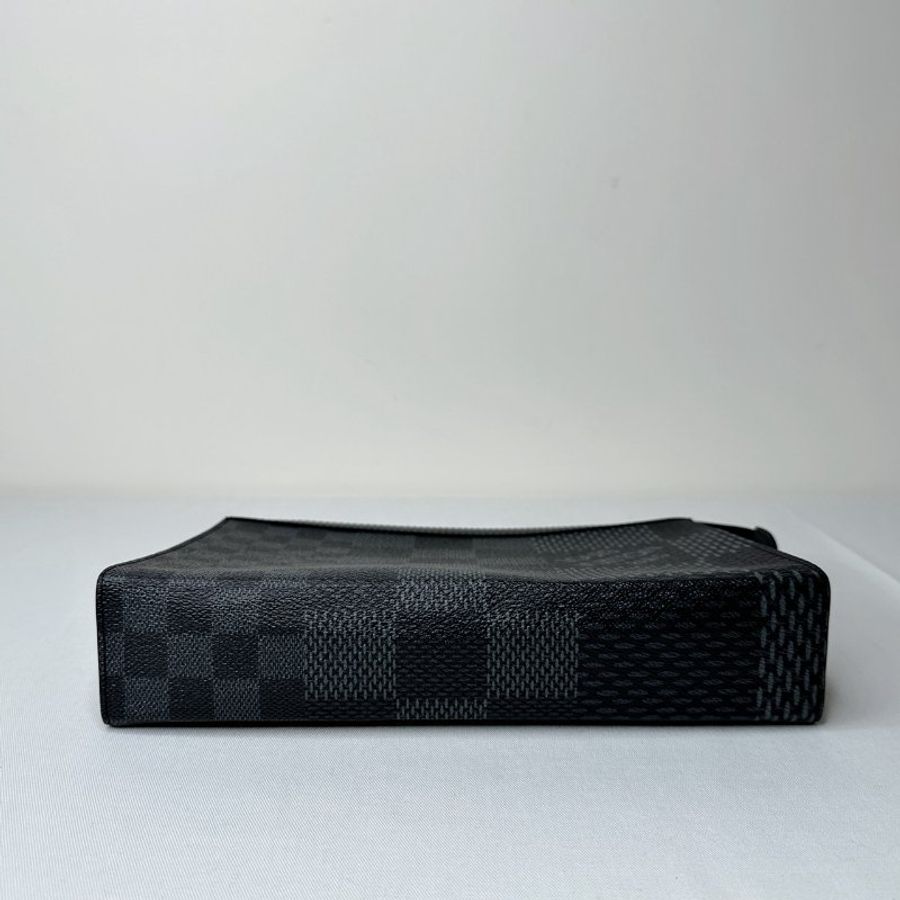 LV 棋盤格Voyage手拿包-9