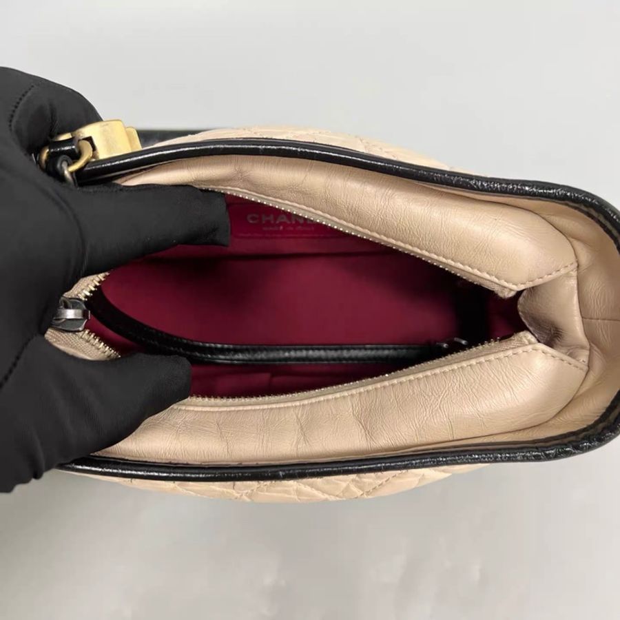 Chanel 米色拼黑色小號流浪包-8