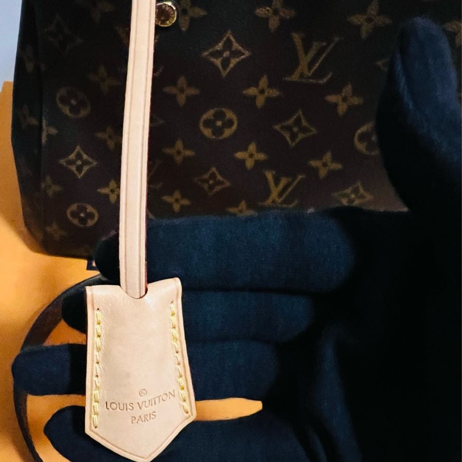 (已降價)❤️LV中款蒙恬包❤️M41056~ 95近新「LV MONTAIGNE BB 」~肩背包、手提包、斜背包-1