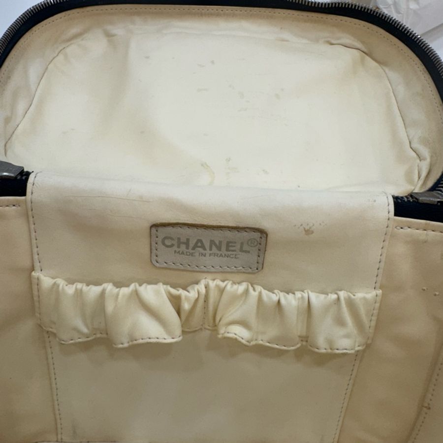 CHANEL 帆布字母塗鴉化妝箱包-16