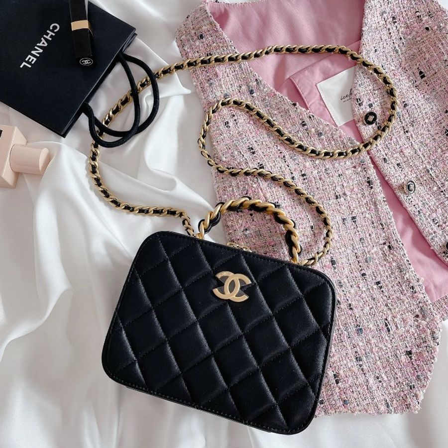 Chanel 手柄化妝盒子鏈條包-1