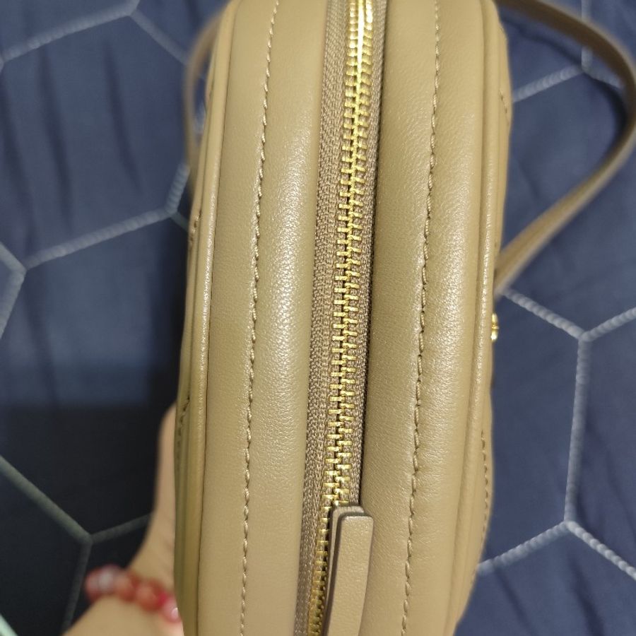 TB toryburch Kira專櫃款 灰棕色/奶茶色/可可灰 小款斜背相機包 全新(不可議)-16