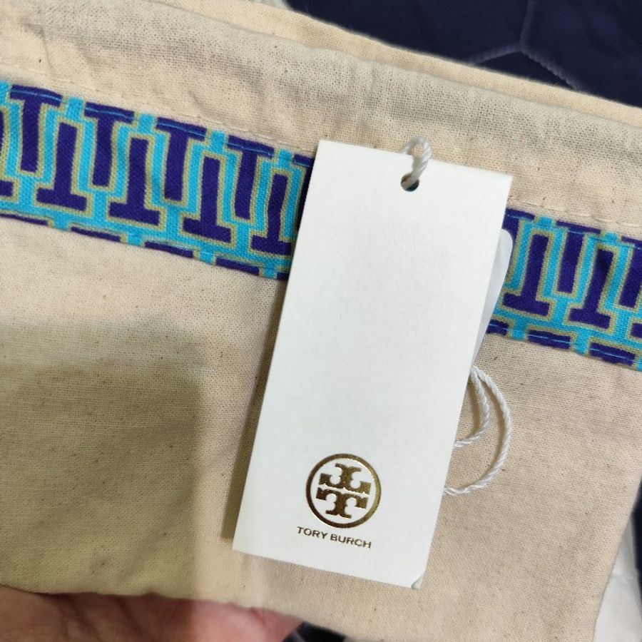 TB toryburch Kira專櫃款 灰棕色/奶茶色/可可灰 小款斜背相機包 全新(不可議)-27