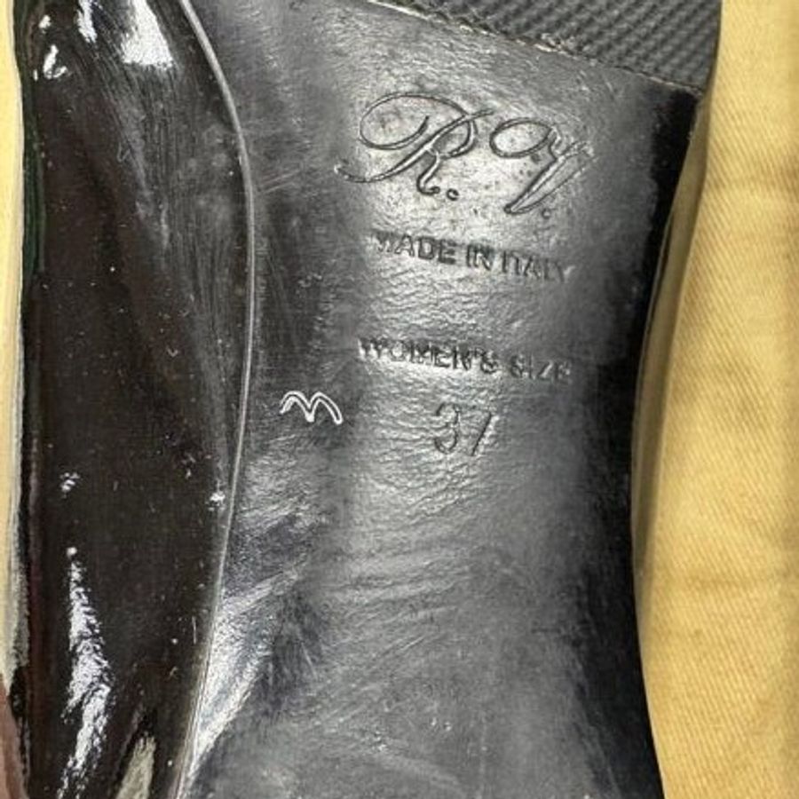 Roger Vivier絕美的黑金氣質平底鞋-5