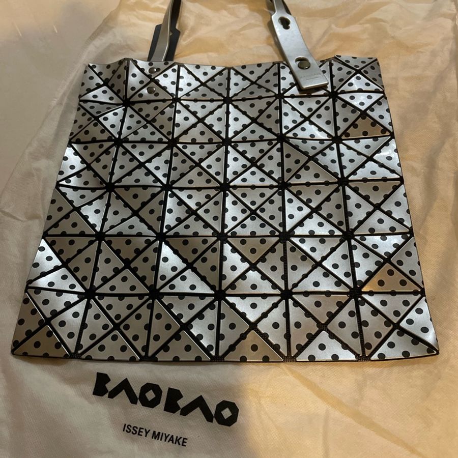 ISSEY MIYAKE 三宅一生 BAOBAO-0