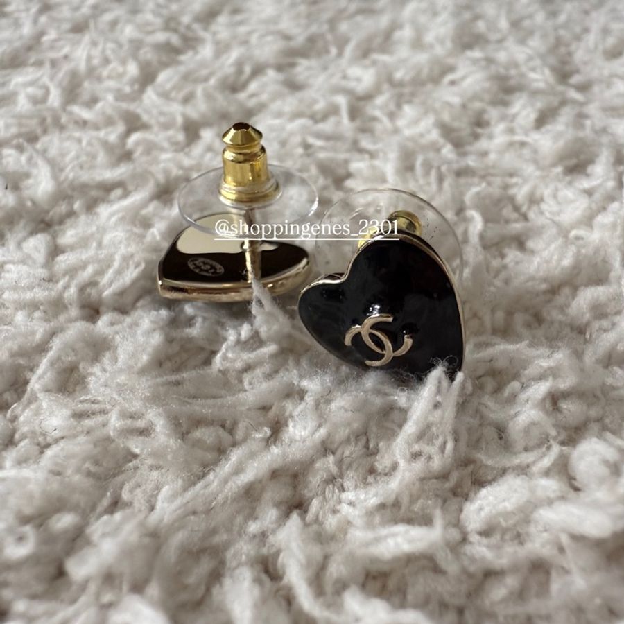 香奈兒 Chanel 全新品 25B 黑色琺瑯小愛心耳環-2
