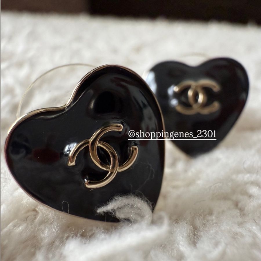 香奈兒 Chanel 全新品 25B 黑色琺瑯小愛心耳環-5