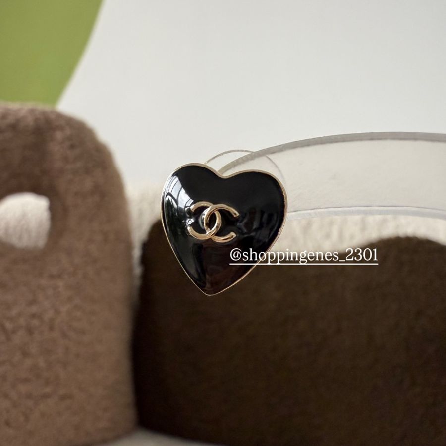 香奈兒 Chanel 全新品 25B 黑色琺瑯小愛心耳環-6
