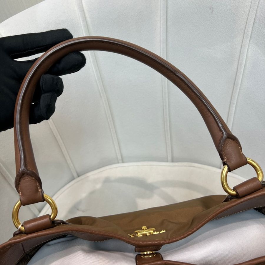 Prada 啡色降落傘手提袋 XA276-22