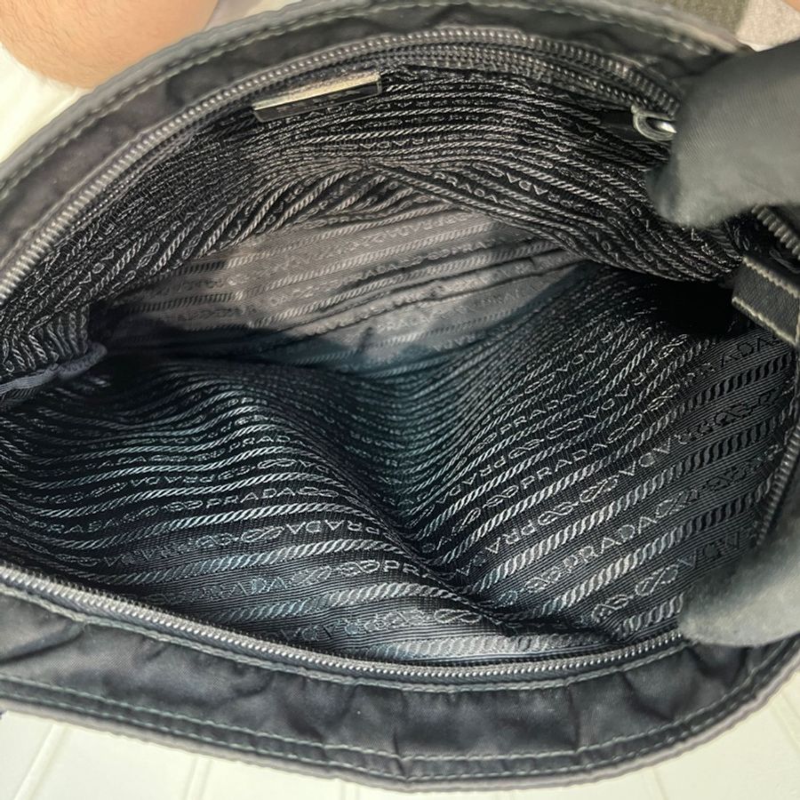 Prada 降落傘黑色斜孭袋 XA957-9