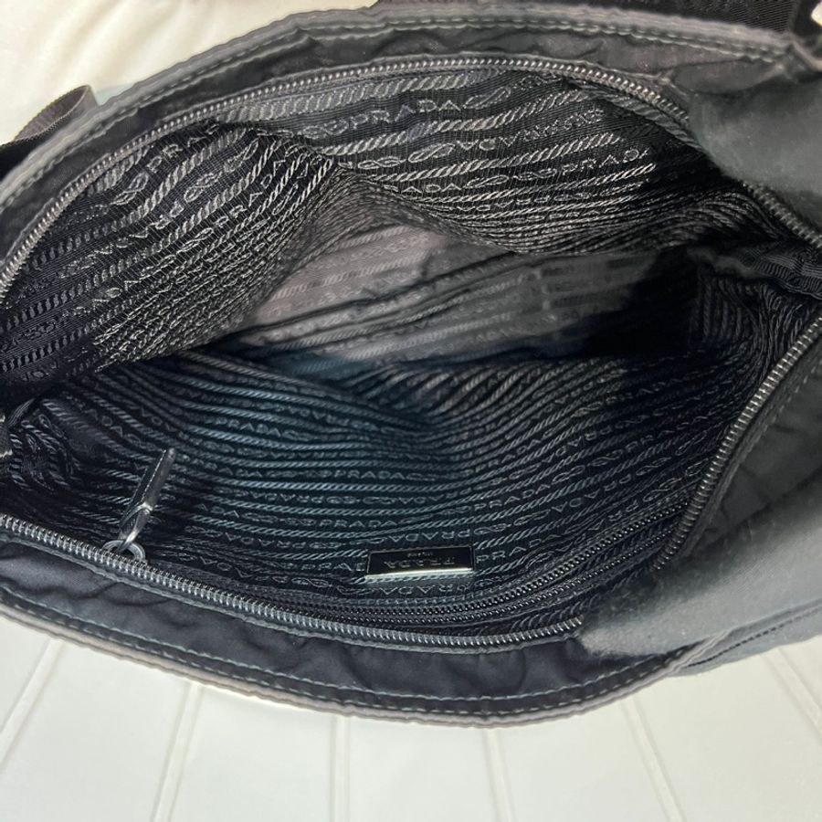 Prada 降落傘黑色斜孭袋 XA957-10