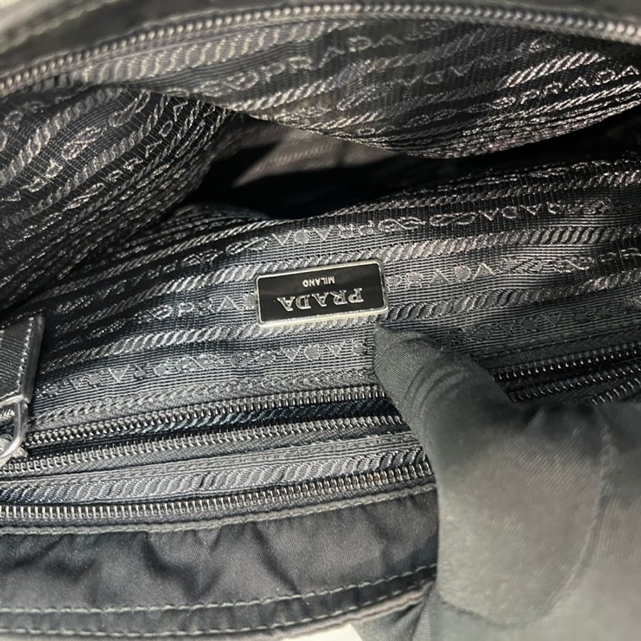 Prada 降落傘黑色斜孭袋 XA957-11