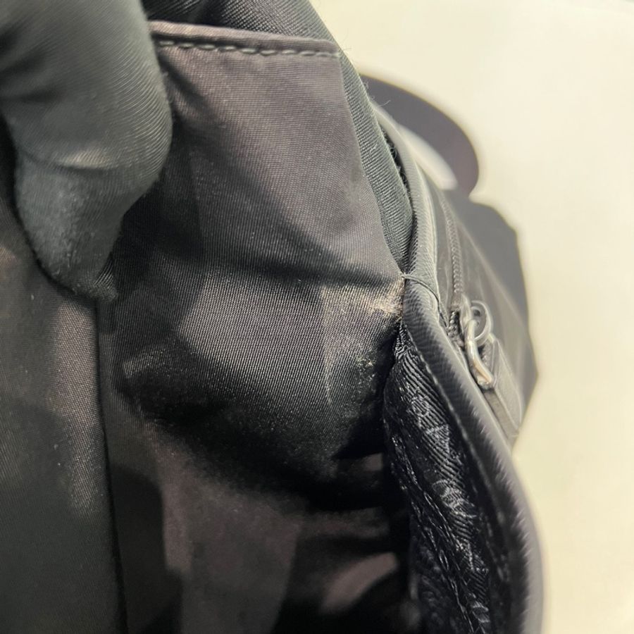 Prada 降落傘黑色斜孭袋 XA957-14