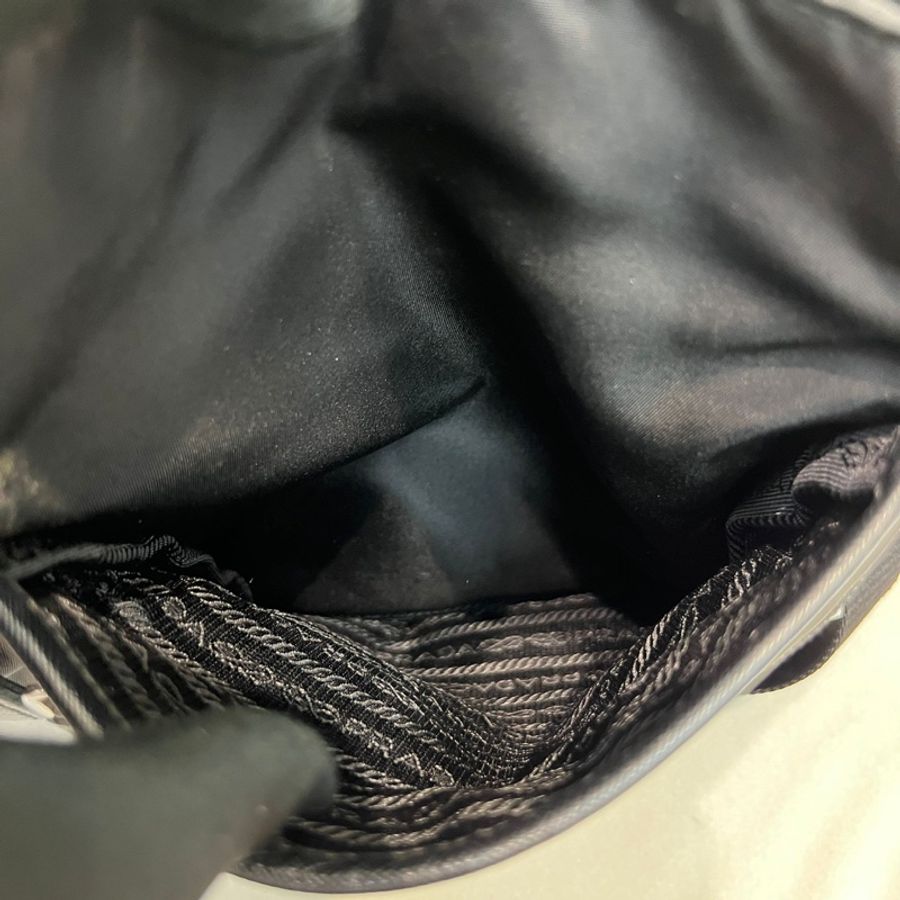 Prada 降落傘黑色斜孭袋 XA957-15