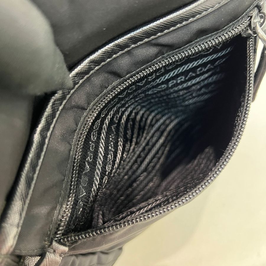 Prada 降落傘黑色斜孭袋 XA957-17