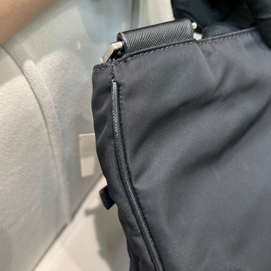 Prada 降落傘黑色斜孭袋 XA957-29