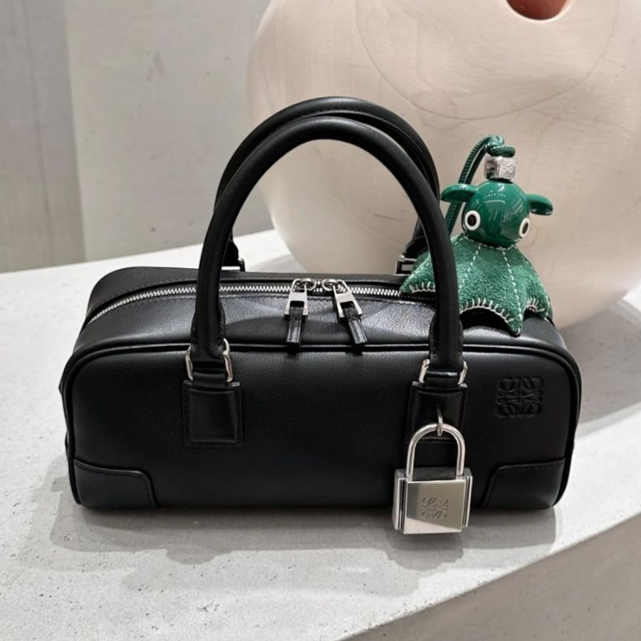 🎉新品好折扣✨Loewe 光澤小牛皮 Amazona 23 鎖頭包 黑色/銀色-7