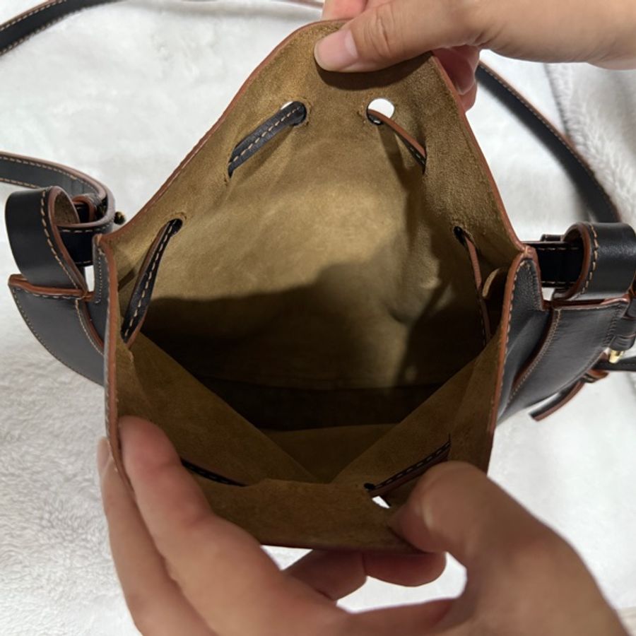 週年慶✨限時折扣🛒LOEWE Horseshoe 經典小牛皮斜背抽繩馬蹄鐵包(小型)-6