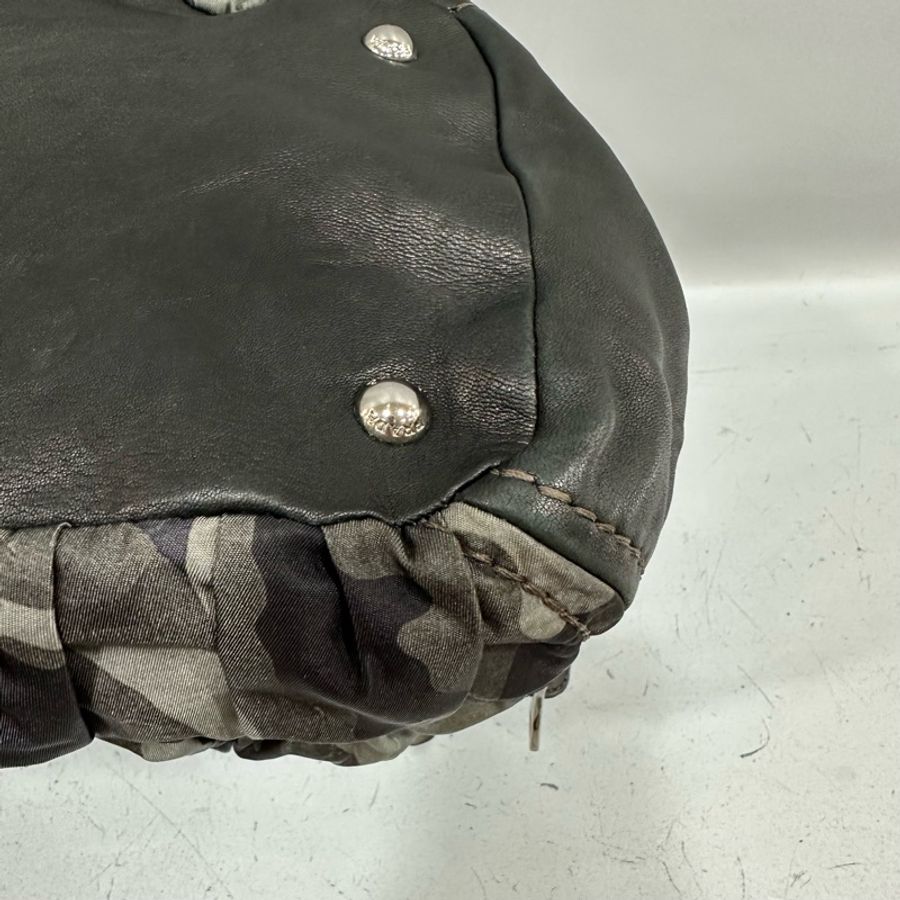 prada BR4586 黑色牛皮迷彩銀釦肩背包-35