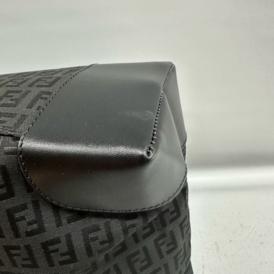 fendi 8BR516 黑色老花拼牛皮肩背包-9