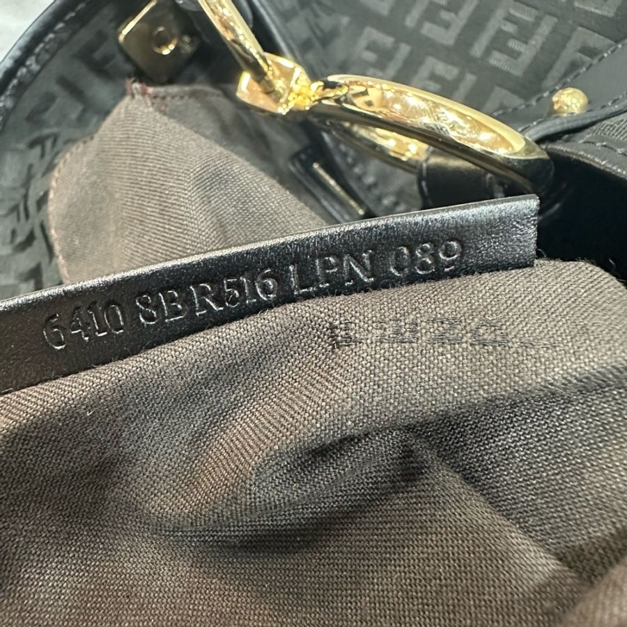 fendi 8BR516 黑色老花拼牛皮肩背包-27