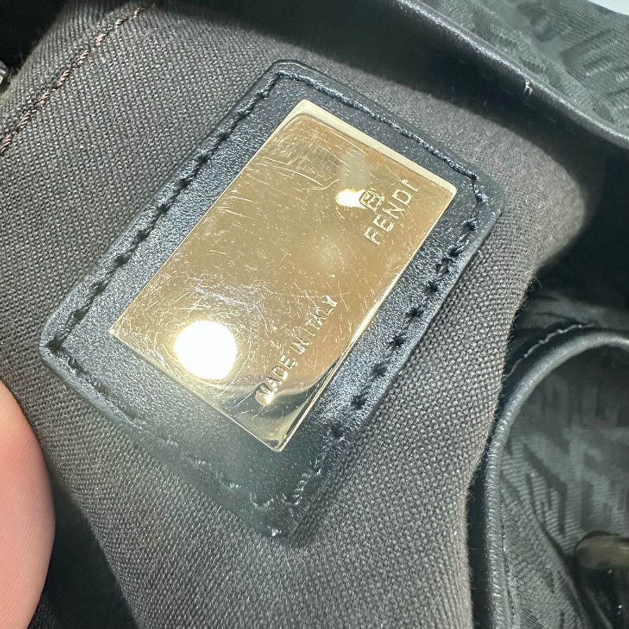 fendi 8BR516 黑色老花拼牛皮肩背包-36