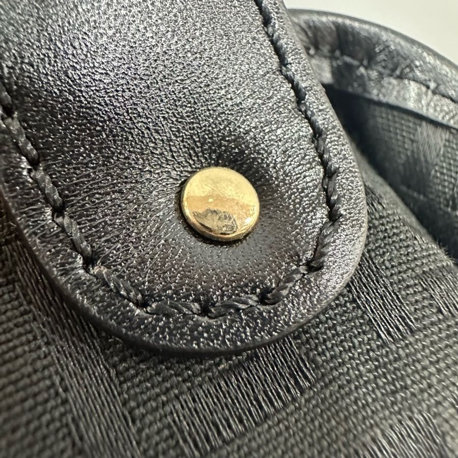 fendi 8BR516 黑色老花拼牛皮肩背包-38