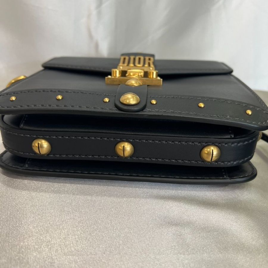 DIOR 黑金皮革鎖頭郵差包-4