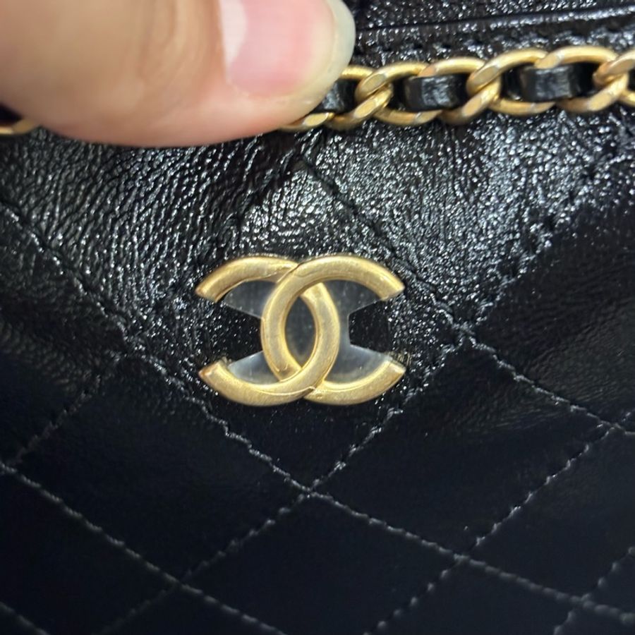 2025年新款🆕Chanel黑金菱格油蠟皮小水桶雙肩斜挎包-9