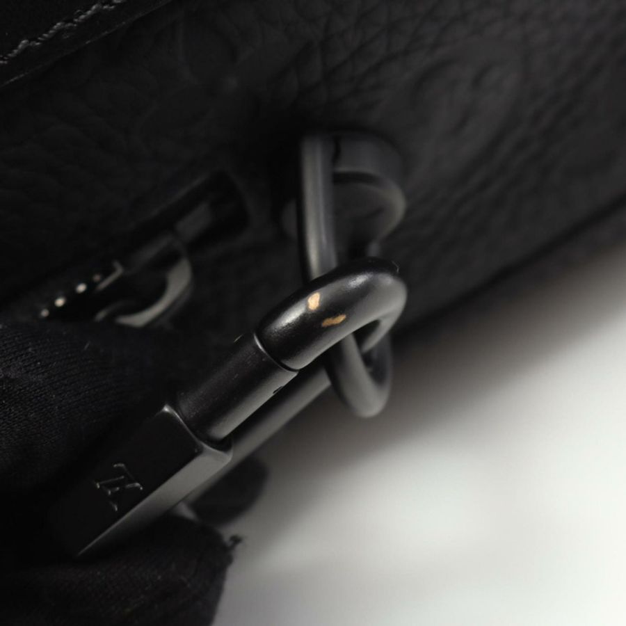 Louis Vuitton Soft Trunk Monogram Taurillon 皮革肩背包，男款，黑色，M55700-8
